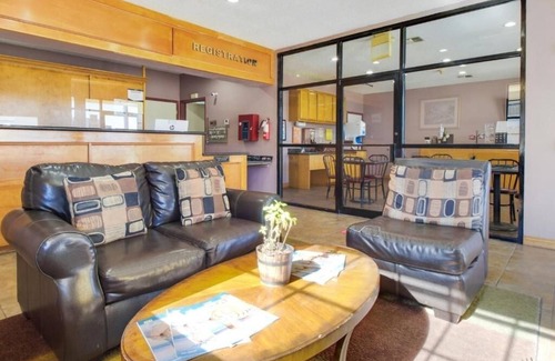 Ingleside Hotel | Stay Steps from Texas Aquarium + Outdoor Pool & Free Breakfast