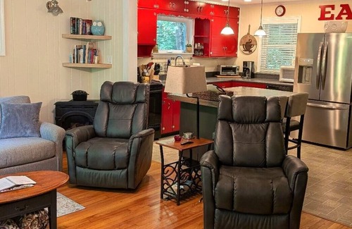 Waynesville House | Stay with Confidence-Fast WiFi-Fantastic Fire-pit-Natural Lighting