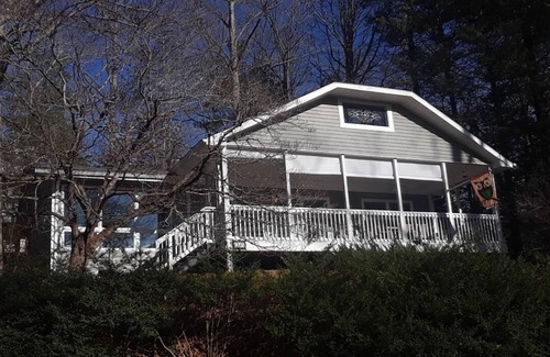 Waynesville House | Stay with Confidence-Fast WiFi-Fantastic Fire-pit-Natural Lighting