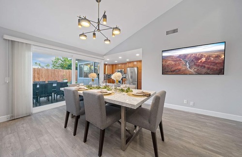Santa Ana House | Stay with SIR Living for the best experience!