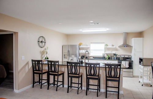 Tallahassee House | Stay, Work and Play! 2 blocks from FAMU. 4 EnSuites, 4 closets. Large kitchen