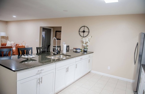Tallahassee House | Stay, Work and Play! 2 blocks from FAMU. 4 EnSuites, 4 closets. Large kitchen