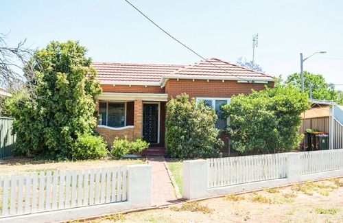 Dubbo House | StayAU 3BRM Cozy Retreat Close to Dubbo
