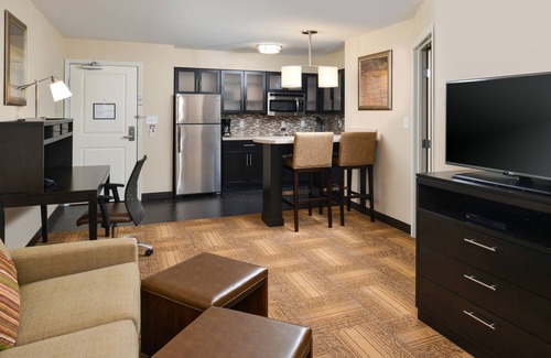 Merrillville Hotel | Staybridge Suites Merrillville by IHG