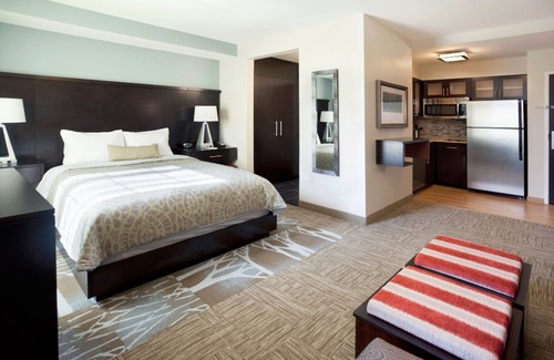 Rossford Hotel | Staybridge Suites Toledo - Rossford - Perrysburg by IHG