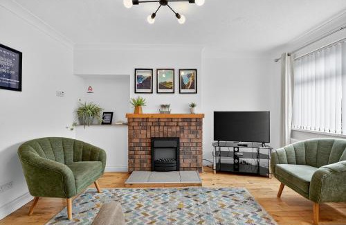 Hillsborough House | StayByNumbers - Spacious three bed house Royal Hillsborough