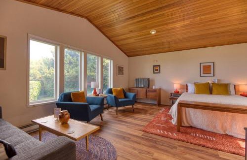 Coos Bay Hotel | #StayinMyDistrict Cape Arago Studio Suite