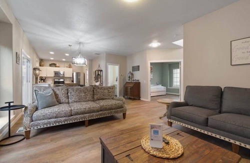 Eagle House | #StayInMyDistrict Spacious & Updated in Eagle