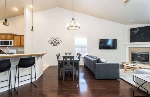 West Valley House | #StayinMyDistrict Sunflower Lane Townhouse