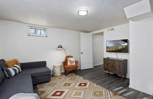 Twin Falls Apartment | #StayinMyDistrict Twin Falls Pendleton Chic Suite