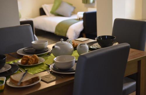 Little Hay Apartment | StayNEC Coach House Birmingham - For Company, Contractor & Leisure Stays - NEC, HS2, JLR, Airport