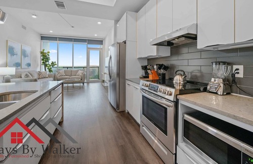 Second Ward Condo | StaysByWalker 2BR CityCenter|Spa/Gym/KingBed/ADA