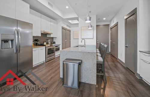 Second Ward Condo | StaysByWalker 2BR CityCenter|Spa/Gym/KingBed/ADA