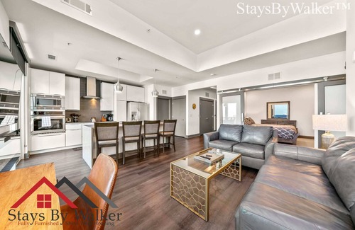 Second Ward Condo | StaysByWalker 3BR Lux Uptown | Spa/Gym/KingBed
