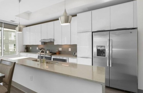 Second Ward Condo | StaysByWalker 3BR - Spa/Gym/KingBed/Parking