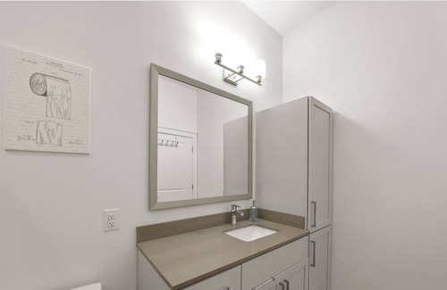 Second Ward Condo | StaysByWalker Uptown 2BR KingBeds/Gym/Parking/Desk