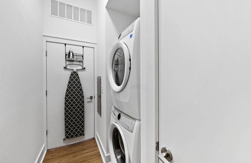 Second Ward Condo | StaysByWalker Uptown 2BR KingBeds/Gym/Parking/Desk