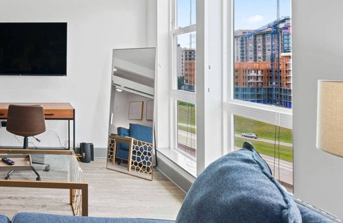 Second Ward Condo | StaysByWalker Uptown 1BR | Spa/Gym/KingBed/Parking