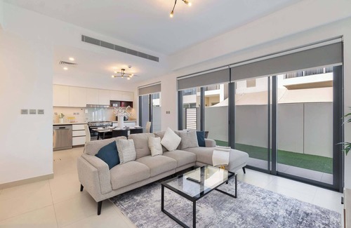 Dubai Villa | StayShort - Arabian Ranches Villa sleeps 8 in a Great Location