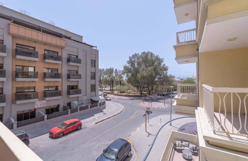 Jumeirah Village Triangle Apartment | StayShort - Cozy Apartment in JVT Sleeps 4 with Balcony