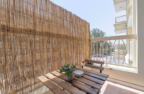 Jumeirah Village Triangle Apartment | StayShort - Cozy Apartment in JVT Sleeps 4 with Balcony