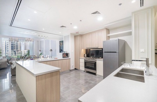 Dubai Marina Apartment | StayShort - Elegant 3-Bedrooms in Dubai Marina with stunning views!