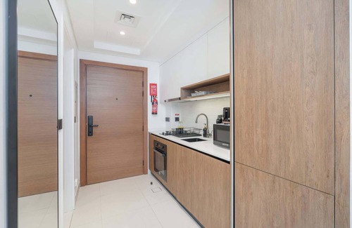 Dubai Apartment | StayShort - Modern Studio Retreat in Al Furjan - Sleeps 2!