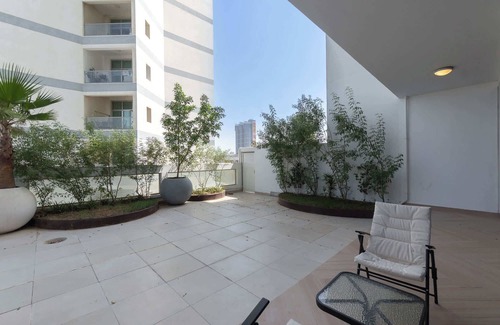 Al Sufouh 1 Apartment | StayShort - Stylish 1BR in Media City with Large Private Balcony