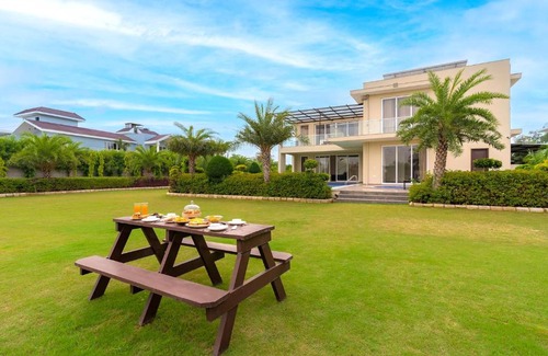 Gurugram Villa | StayVista at Blanc Belle With outdoor pool