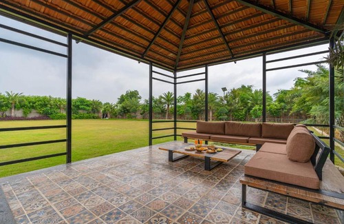 Gurugram Villa | StayVista at Blanc Belle With outdoor pool