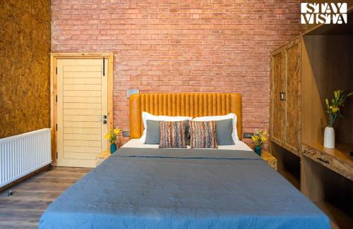 Srinagar Villa | StayVista at Frozen Fall at Dewdrop Cottages with BBQ & Bonfire