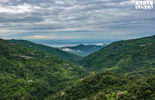 Kasauli Villa | StayVista at Gulmohar Estate - 5BR Luxury House in Kasauli with Bonfire, BBQ & Lawn
