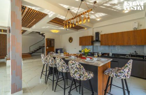 Shimla Villa | StayVista at Orion Villa with Jacuzzi, Mountain View
