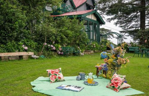 Shimla Villa | StayVista at Sidhowal Lodge 1BR w Comp Breakfast