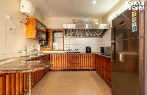 Kasauli Villa | StayVista at The Rustic Retreat - Lawn, Bonfire & Valley View