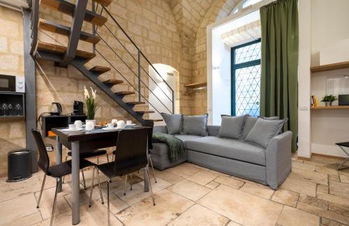 Municipio 2 Apartment | Stazione & Politecnico Stylish Apt with Netflix