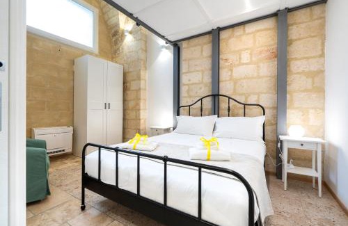 Municipio 2 Apartment | Stazione & Politecnico Stylish Apt with Netflix