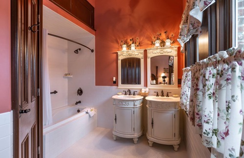 Painesville Hotel | Steele Mansion