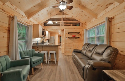 Lookout Valley Neighborhood Association Apartment | Stefan Cabin | Nature-Nested Tiny Home | Hot Tub