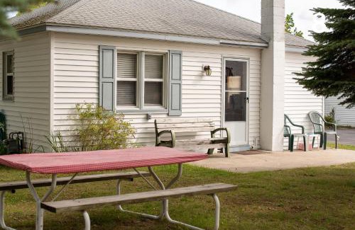 Greenbush Hotel | Stefan's R&R Resort