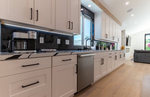 Burbank House | Stellar Home with Pool and Jacuzzi-Minutes from Universal Studios and Hollywood!