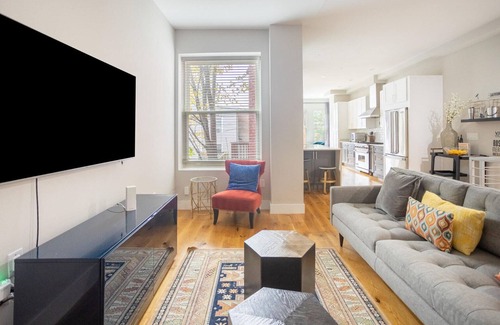 Lanier Heights House | Stellar Mount Pleasant 3BR w/W/D, nr Metro Station & Zoo, by Blueground