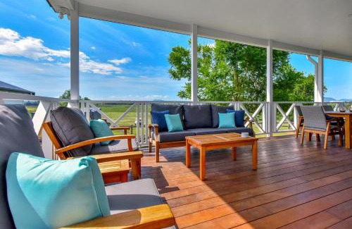 Lower Belford House | Stellaview Farmhouse, Newly Renovated in Heart of Hunter