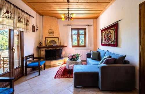 Trikolonoi Apartment | Stemnitsa Stone Residence - Comfy Mountain Getaway