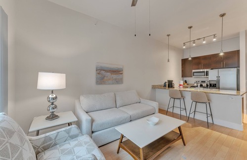 Oak Lawn Apartment | Step into luxury at 4123 Cedar Springs and let your worries slip away