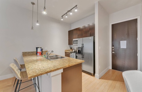 Oak Lawn Apartment | Step into luxury at 4123 Cedar Springs and let your worries slip away