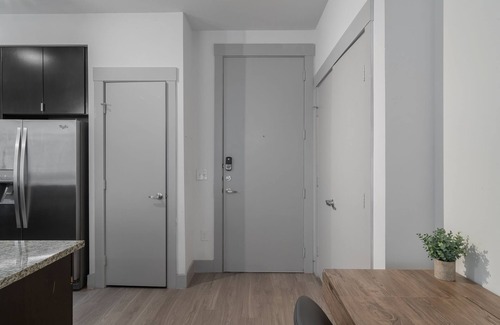 Oak Lawn Apartment | Step into luxury at 4123 Cedar Springs and let your worries slip away