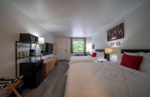 Eureka Springs Historic District Resort | Step into the heroic universe at GloryDayz Motel!