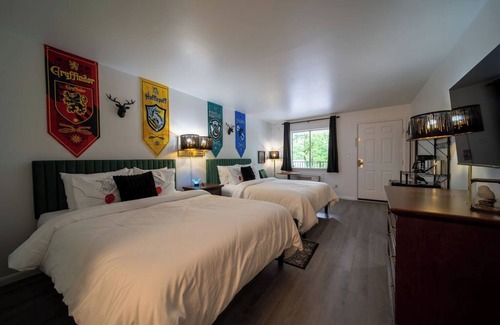 Eureka Springs Historic District Resort | Step into the Magic Room!