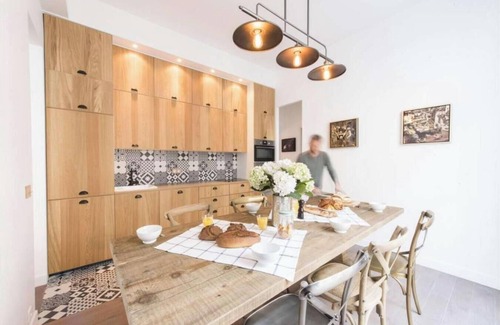 Enfants-Rouges Apartment | STEP INTO TIMELESS PARISIAN CHARM IN THE VIBRANT HISTORIC LE MARAIS -RUE CHARLOT